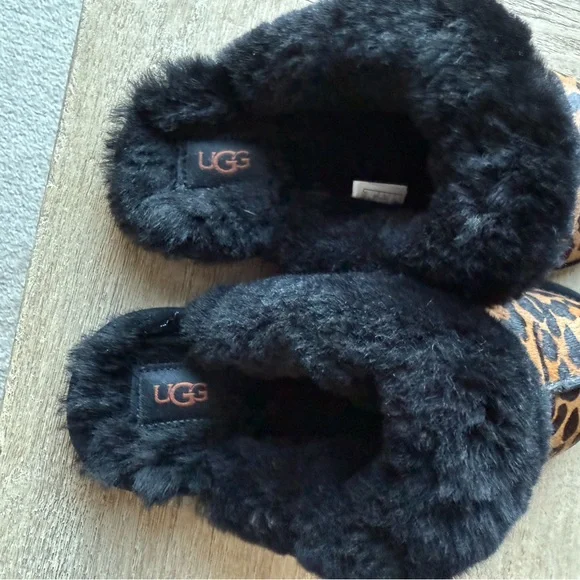 UGG Panther Print Scuffette Slippers - Picture 5 of 5